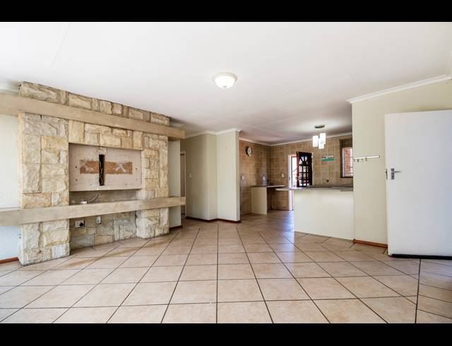 3 BEDROOM TOWNHOUSE RENTED IN HONEYDEW GROVE